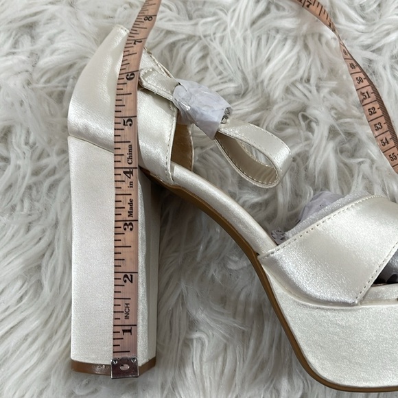 LULUS Crushest White Satin Rhinestone Ankle-Strap Chunky Heels Size 8.5 NEW - Picture 12 of 15